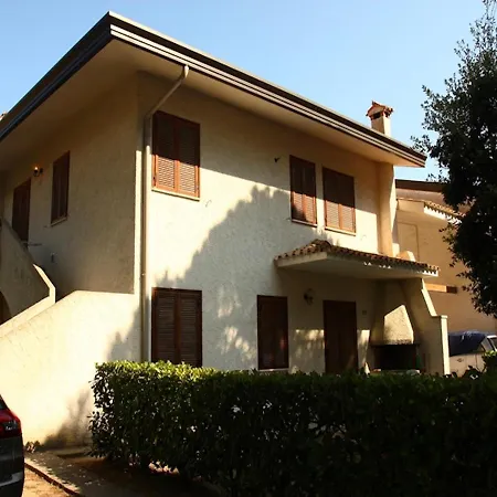 With Private Garden And Barbeque - Beahost Apartmán