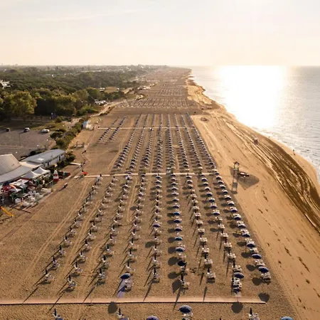 Apartament With Private Garden And Barbeque - Beahost Bibione